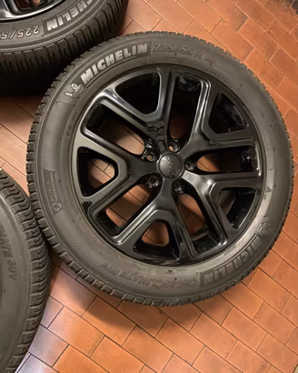 Cerchi e gomme Jeep Renegade da 18 pollici