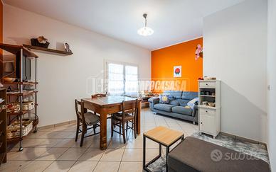 VILLA SINGOLA COMPOSTA DA N° 2 APPARTAMENTI INDIPE