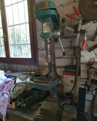 Trapano a colonna Drilling