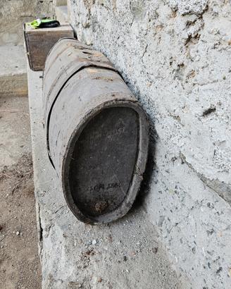 antica botte in legno da trasporto 