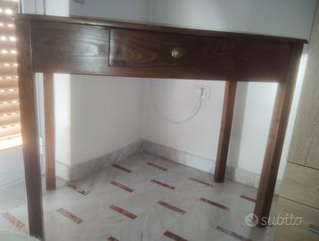 Tavolinetto in legno