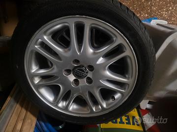 2 set gomme con cerchi in lega