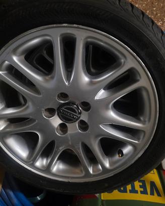 2 set gomme con cerchi in lega