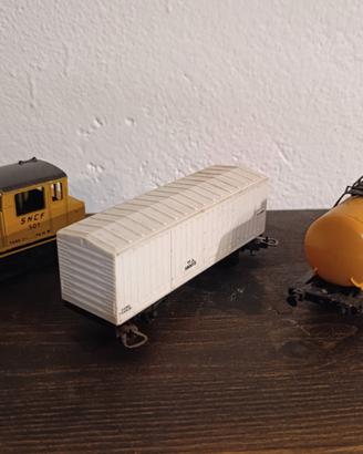 set di trenini giocattolo della marca Lima