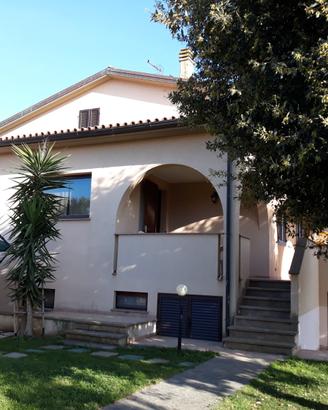 NUOVO LOcale Grande 110 mq con Grande Giardino