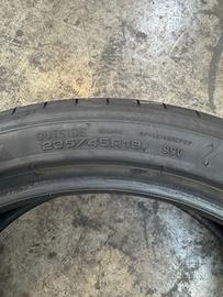 Gomme Estive Goodyear 235/45r19 99v (solo 136km)