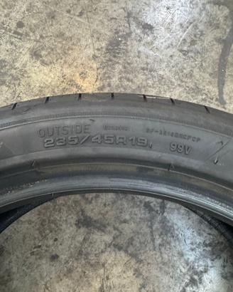 Gomme Estive Goodyear 235/45r19 99v (solo 136km)