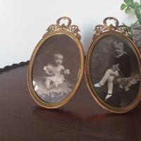 Doppia cornice ovale in ottone con foto d'epoca