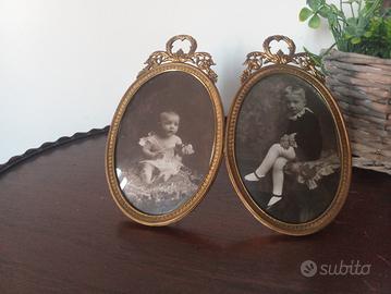 Doppia cornice ovale in ottone con foto d'epoca