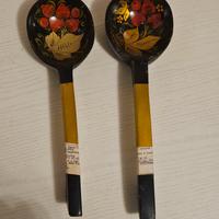 Cucchiai di legno russi dipinti a mano