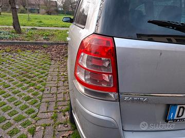 Fanale posteriore opel zafira b 2009