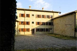 Casa indipendente di 230 m² con più di 5 locali a 