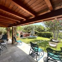 Villetta capo schiera ristrutturata con giardino