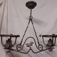 Lampadario in ferro battuto
