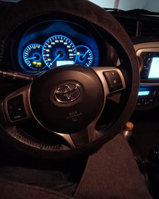 Toyota Yaris Hybrid 2013 – ricambi originali