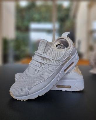 Nike Air Max bianche, numero 41.