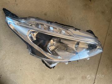 Proiettore anteriore destro peugeot 208 2014/18