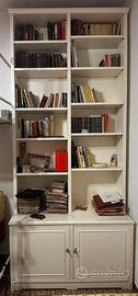 Libreria con sportelli