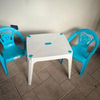 Tavolino e 2 sedie da giardino per bambini