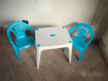 Tavolino e 2 sedie da giardino per bambini