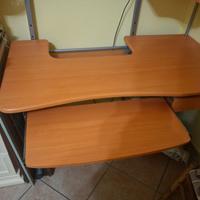 scrivania pc  cameretta