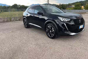 Peugeot e-2008 GT (100% Elettrica)