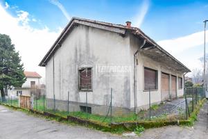 VILLA INDIPENDENTE CON TERRENO
