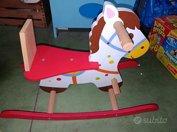 cavallo a dondolo 