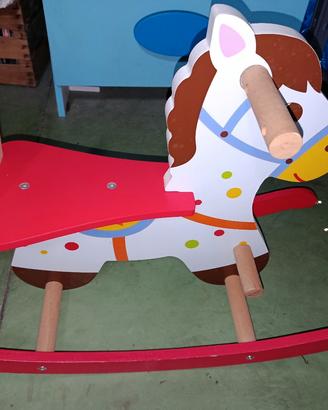 cavallo a dondolo 