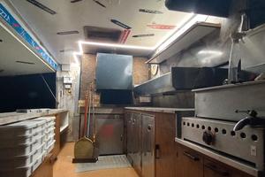 Food truck pizzeria caston street food