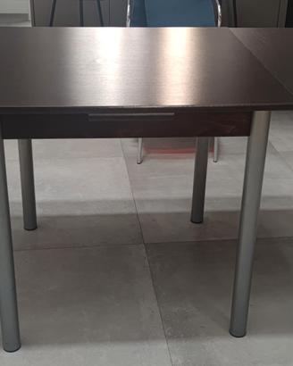 Tavolo in wengè quadrato allungabile