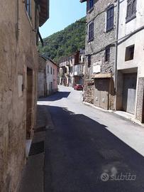 Rustico / Casale di 60 m² con 3 locali e box auto 