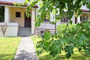 Casa Schiera centrale con giardino