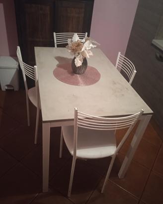tavolo con 4 sedie