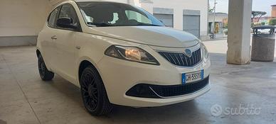 Lancia Ypsilon 1.0 FireFly 5 porte S&S Hybrid Silv