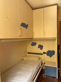 Cameretta ad angolo struttura a ponte e scrivania