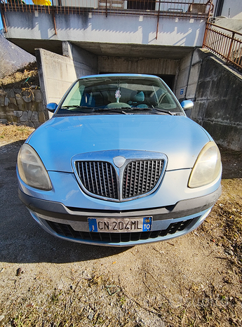 Lancia Y 1.200 benzina 16V anno 2004