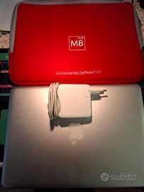 MacBook 13,3 +alimentatore e custodia
