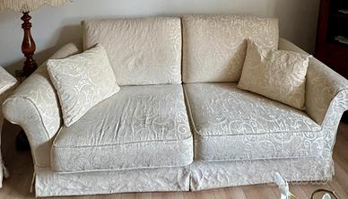 Coppia di divani eleganti coordinati