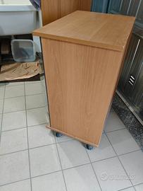 mobiletto con ante in vetro