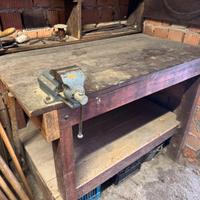 Banco da lavoro in legno con morsa – Anni ’70