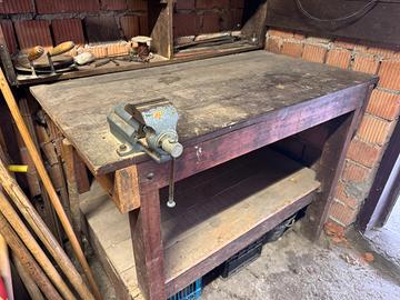 Banco da lavoro in legno con morsa – Anni ’70