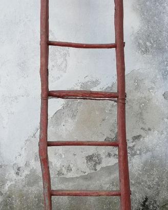 Scala vintage in legno a pioli