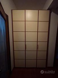 Armadio 3 ante in legno con ripiani e cassetti