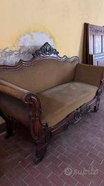 Divano antico in noce
