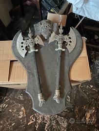 Espositore con asce Medievali