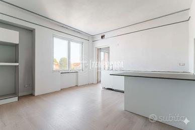 TRE LOCALI RISTRUTTURATO CON POSTO AUTO