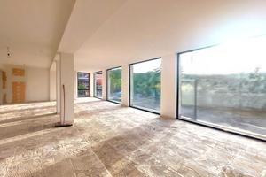 Gran Locale Bipiano e Multiluce con Parcheggio