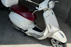 VESPA PRIMAVERA 50cc con bauletto