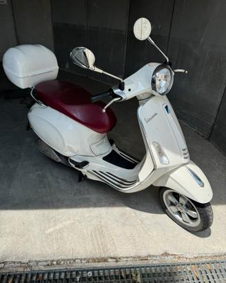 VESPA PRIMAVERA 50cc con bauletto